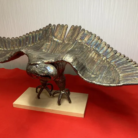 「圧倒的存在感で”獲物を狙う鷲”」