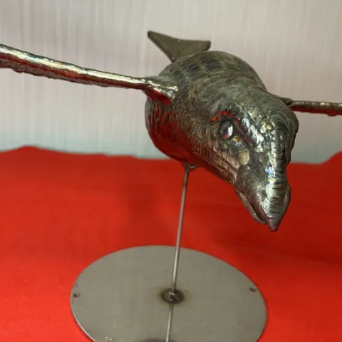 「平和の象徴 “羽ばたく鳩”2」